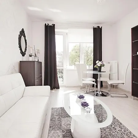 아파트 Apartament Kameralny X *